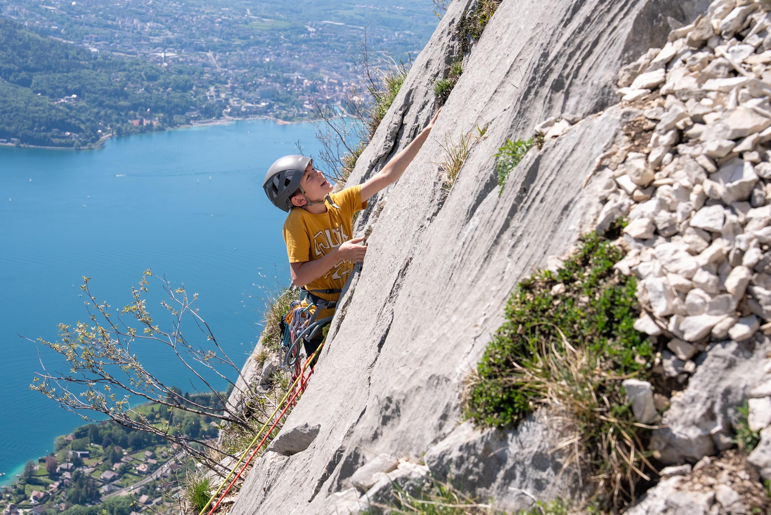 Grimpeurs en grande voie autour d'Annecy
