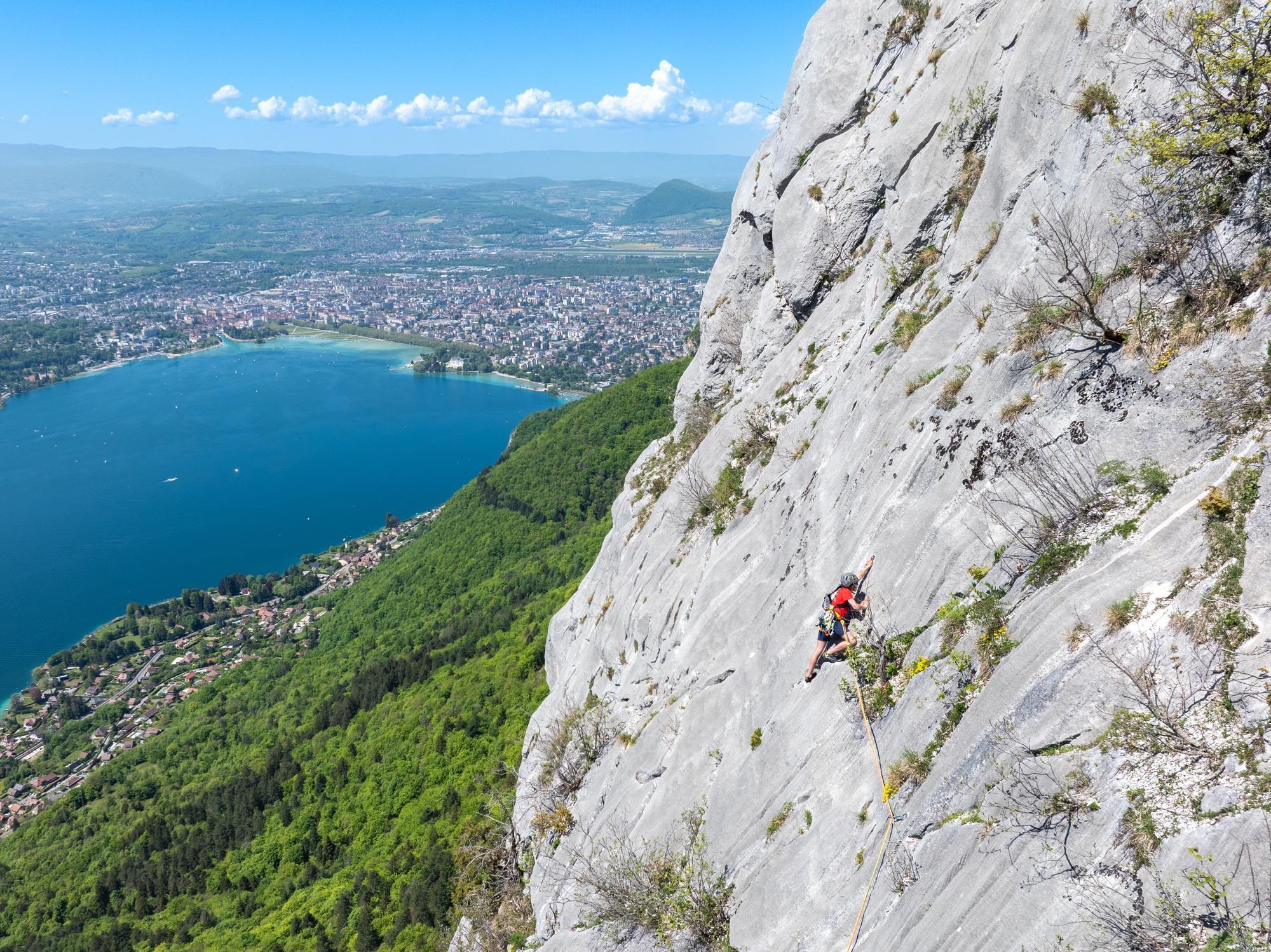Grande voie au-dessus du lac d'Annecy
